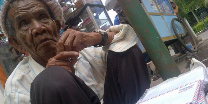 Darta, si Penjual Amplop yang jujur (foto: merdeka.com)