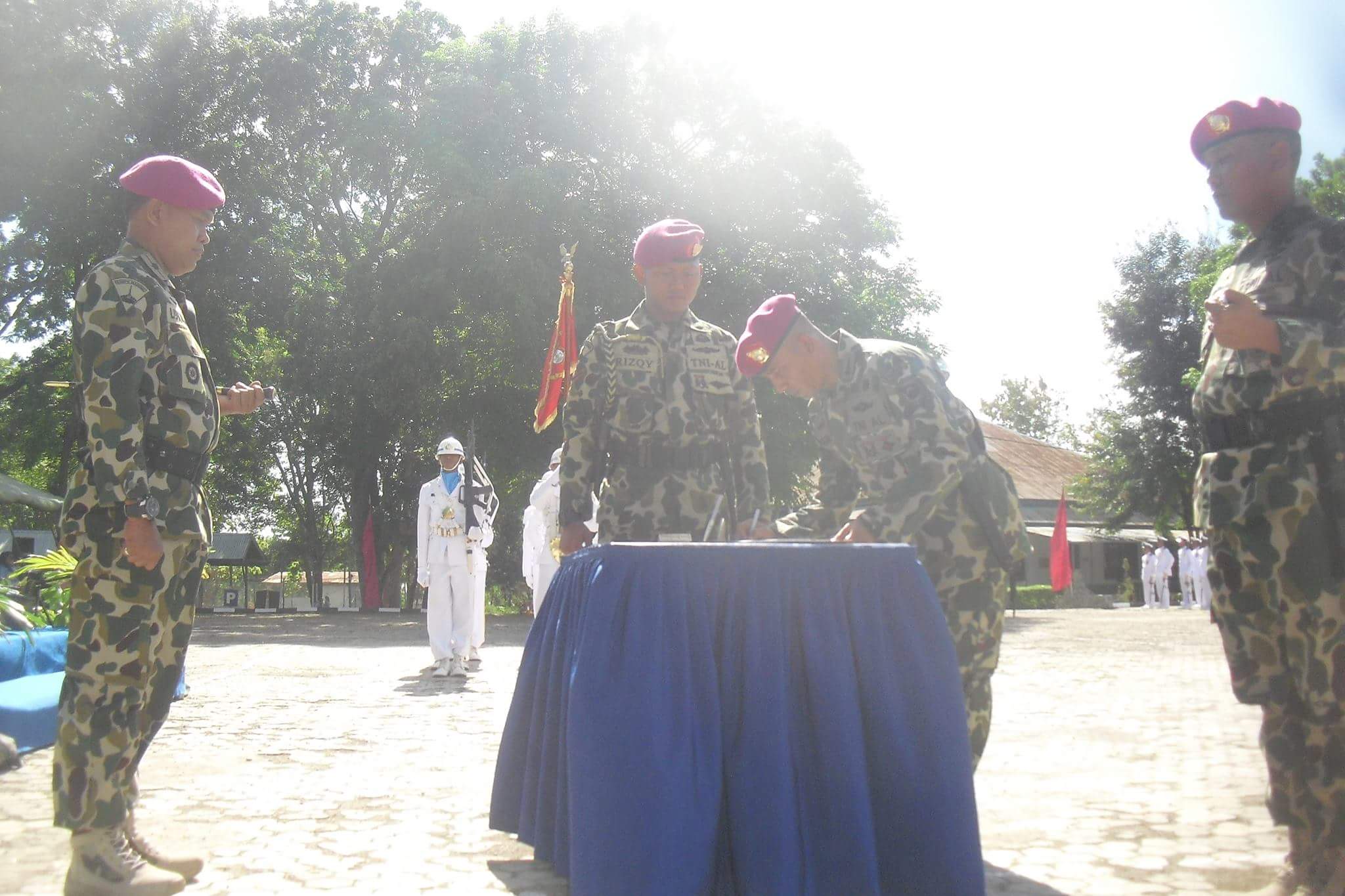 Upacara serah terima jabatan. (Pit/BN)