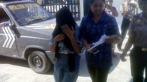 siswi-sma-mesum-digiring-ke-polisi_20150604_011217