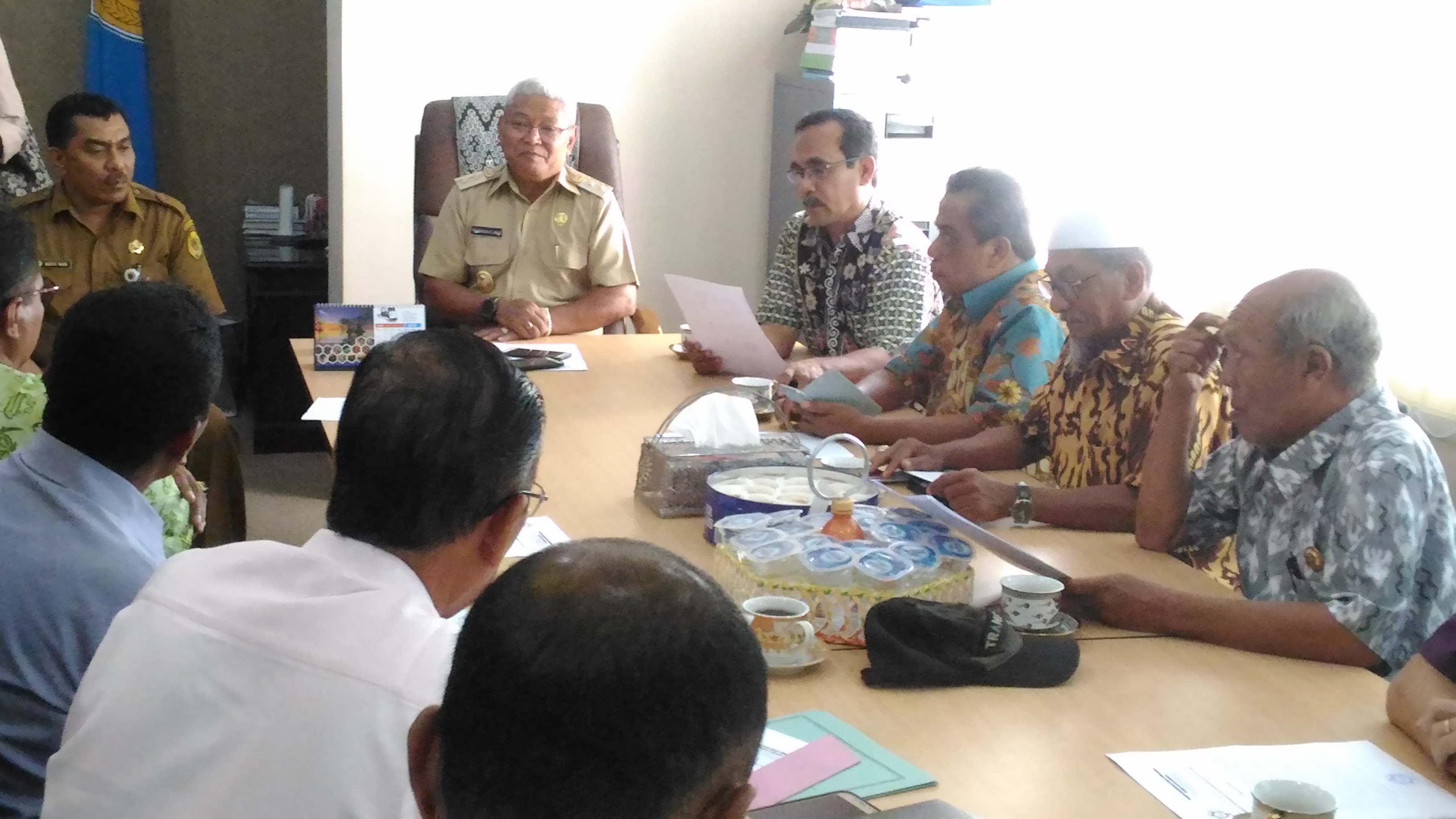 Wakil Wali Kota Kupang bersama Forum Kerukunan antar Umat Beragama setempat. (Ist)